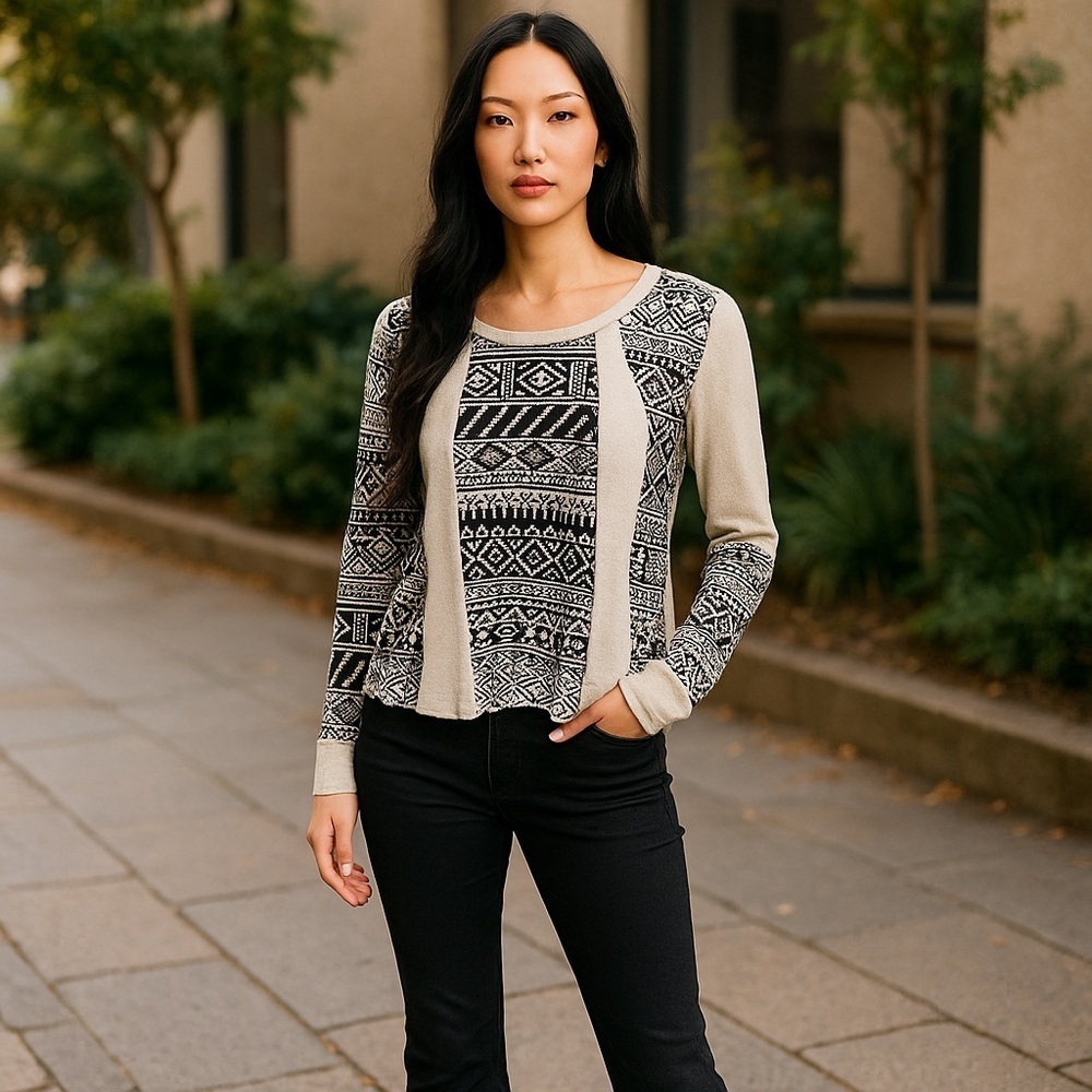 Lilka White & Black Tribal Ethnic Print Sweater